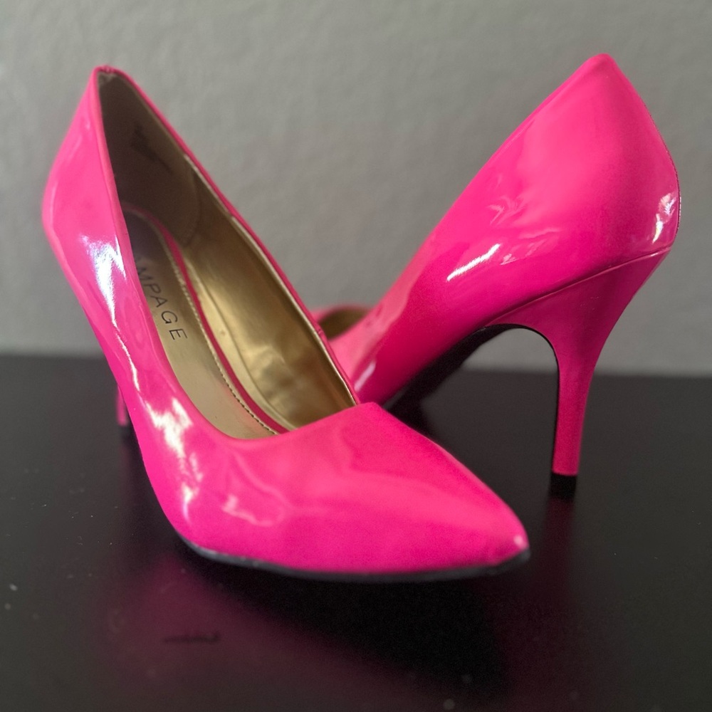 Hot pink size 8 never worn heels.